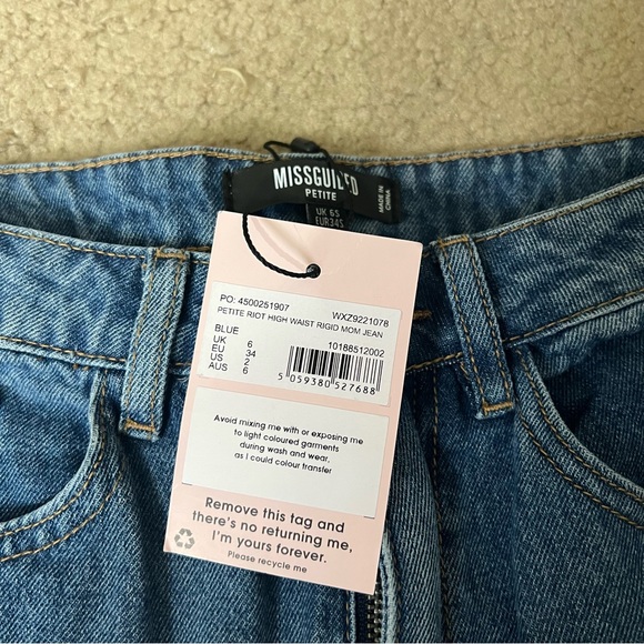 Mom Jeans - Picture 2 of 5